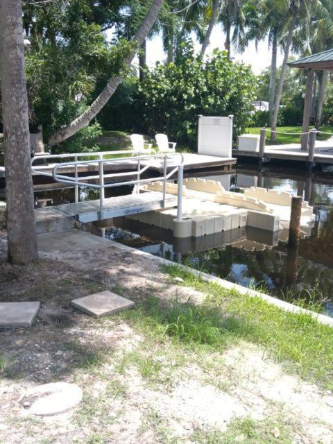 Blue Crab Dock On Gulf Canal Front Close 2 Beach Restaurants Bonita Springs Dış mekan fotoğraf